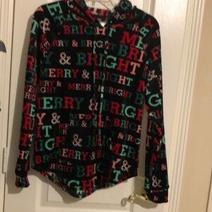 NWT NO BOUNDARIES MERRY AND BRIGHT SHIRT.